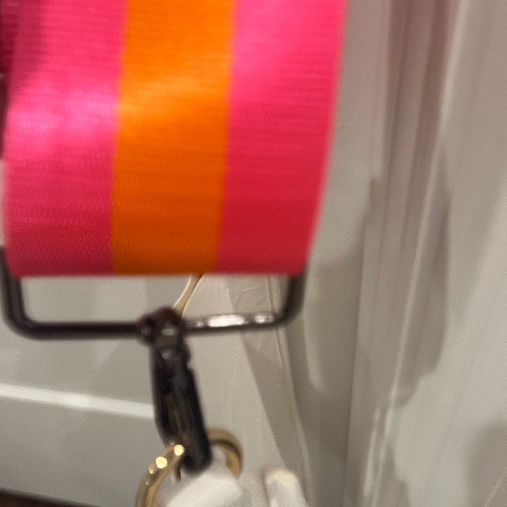 Chic White Shoulder Bag with Vibrant pink Strap - Picture 3 of 7
